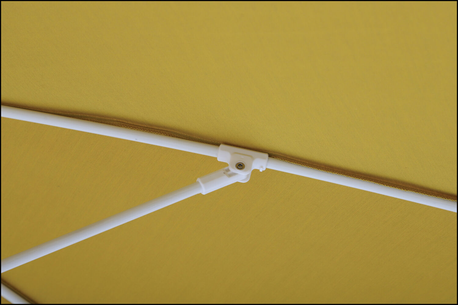 Zest 2.7m Round Outdoor Sun Umbrella - Mustard Yellow