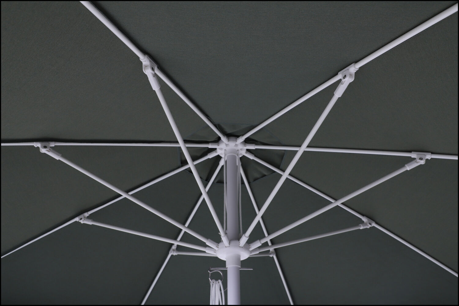 Zest 2.7m Round Outdoor Sun Umbrella - Olive Green