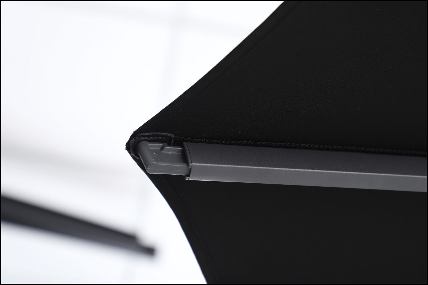 Sirius 3m Square Cantilever Outdoor Sun Umbrella - Black