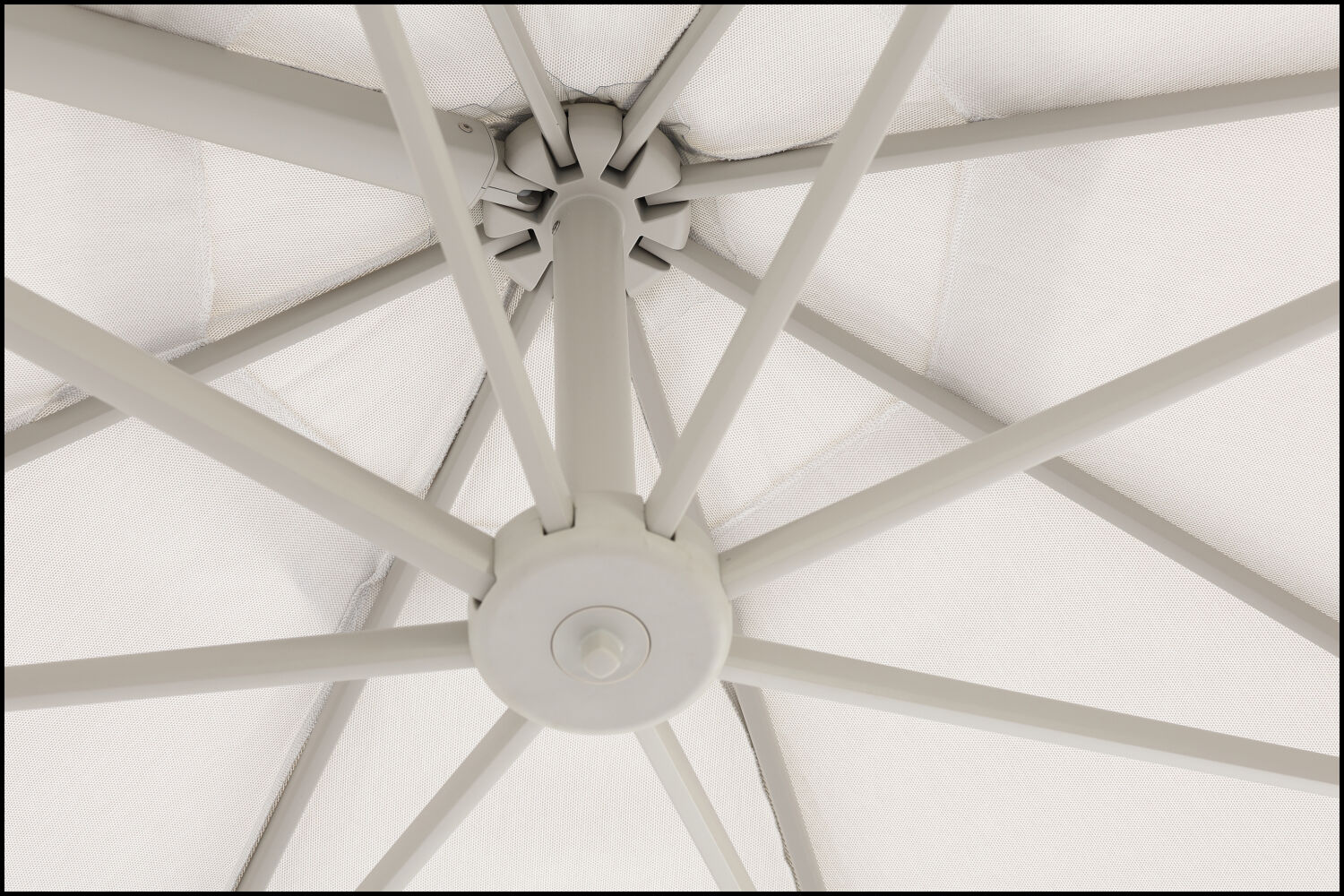 Romy 3m Round Cantilever Umbrella  