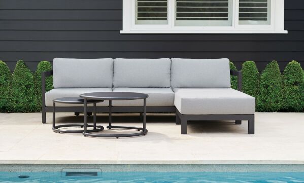 Hargrove 4-pce Outdoor Lounge Suite  